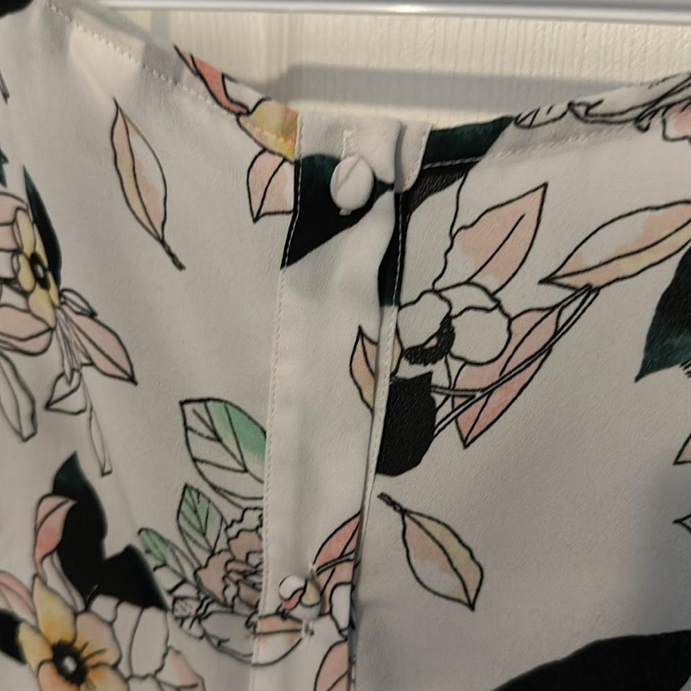 Torrid floral pattern top - Picture 3 of 5